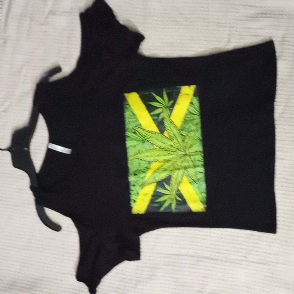 Short Sleeve Open Shoulders t-shirt